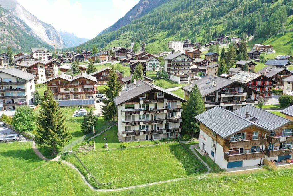 Alpine Retreat 4 Person Apartment Near Zermatt With Parking! Tasch Exterior photo